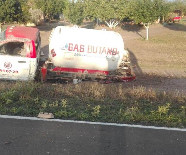 Choque entre pipa y carro deja 3 heridos