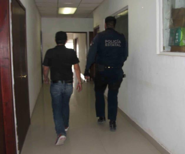 Fumaban mariguana y se los llevan arrestados Fumaban mariguana y se los llevan arrestados