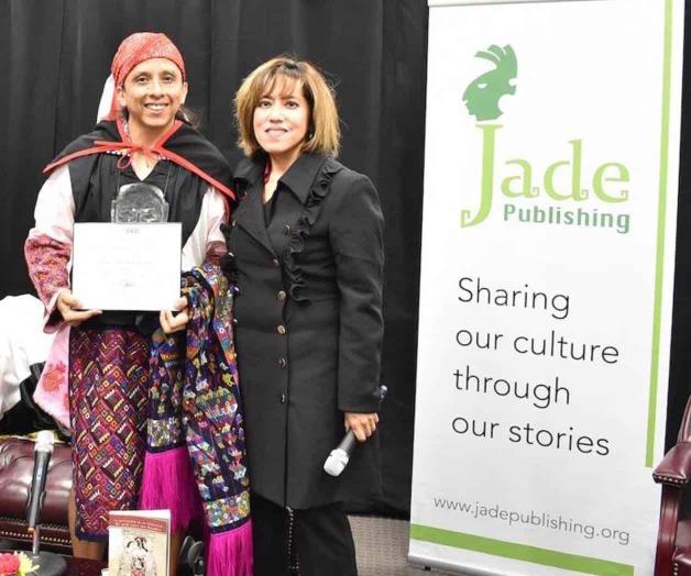 Presentan libro ‘La Gestación de un Universo’, en Consulado Presentan libro ‘La Gestación de un Universo’, en Consulado