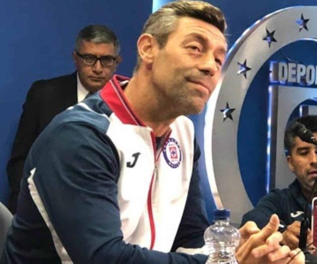 Pedro Caixinha no se va de Cruz Azul