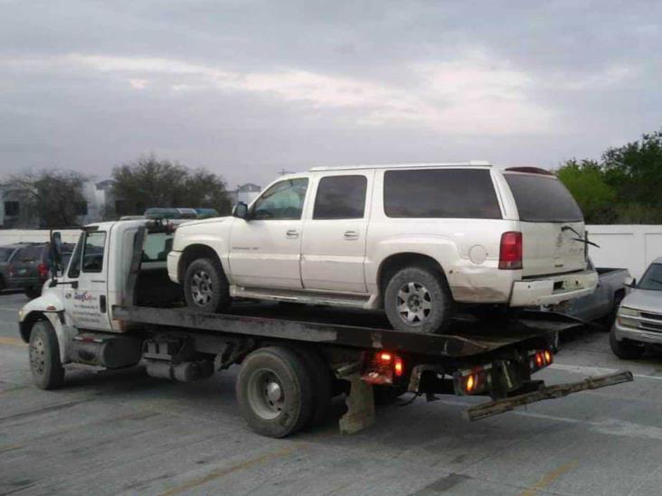 Abandonan camioneta; hallan ‘ponchallantas’ Abandonan camioneta; hallan ‘ponchallantas’