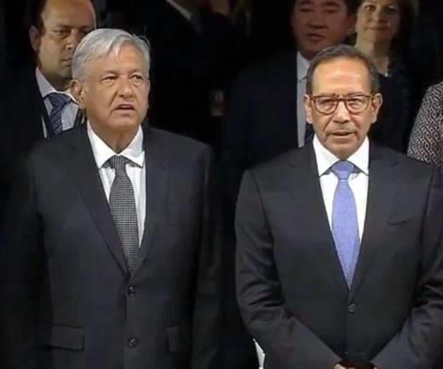 AMLO toma protesta a Carlos Salazar como nuevo presidente del CCE