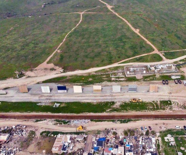 VIDEO: Inician demolición de prototipos del muro símbolos de poder de Trump VIDEO: Inician demolición de prototipos del muro símbolos de poder de Trump