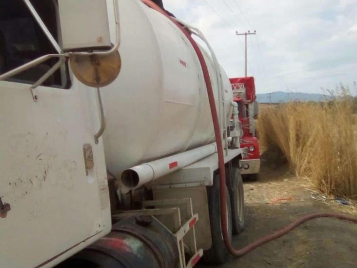 En Chihuahua, federales aseguran tráiler con 61 mil litros de gasolina robada En Chihuahua, federales aseguran tráiler con 61 mil litros de gasolina robada