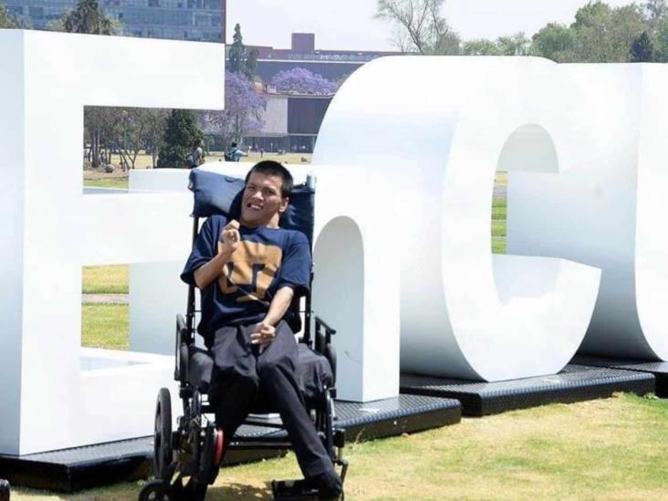 Tiene UNAM primer maestro con discapacidad motriz Tiene UNAM primer maestro con discapacidad motriz