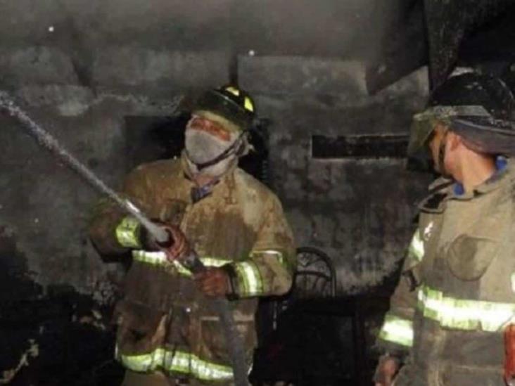 Corto provoca incendio en vivienda Corto provoca incendio en vivienda