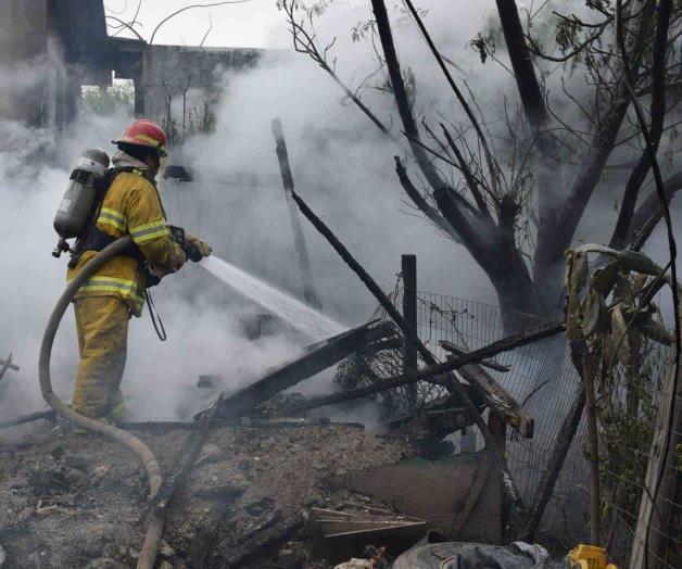 Incendia su casa; intenta ahorcarse