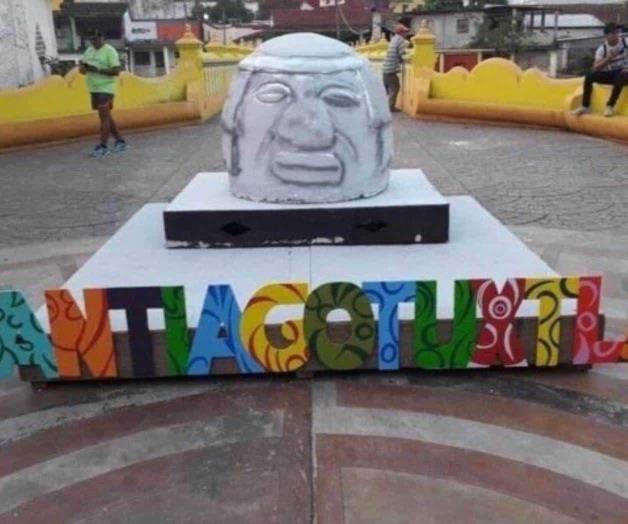 Genera críticas y burlas réplica de Cabeza Olmeca en Veracruz