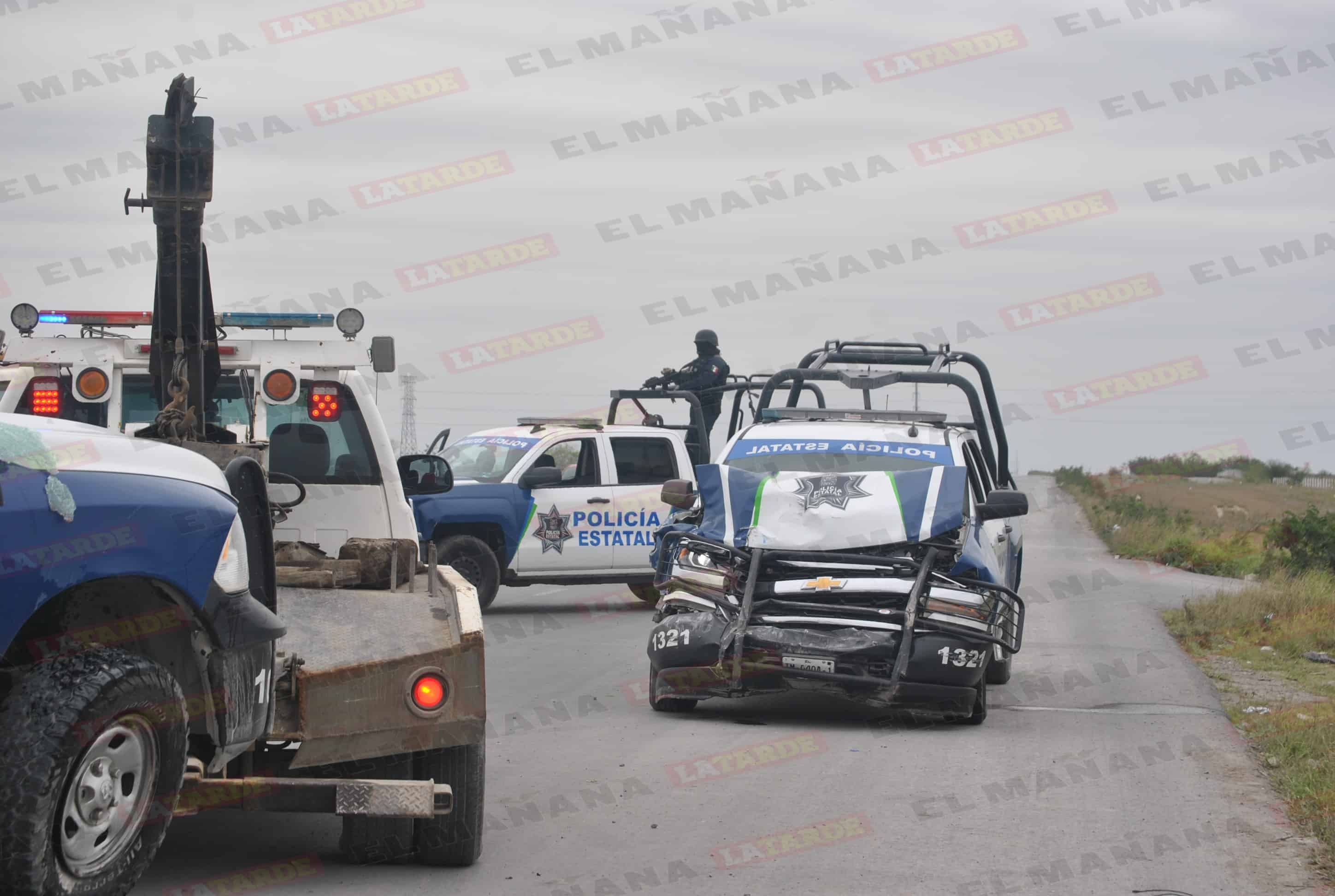 Así quedó la patrulla tras chocar y volcar la otra unidad oficial, durante la persecución en el viaducto.