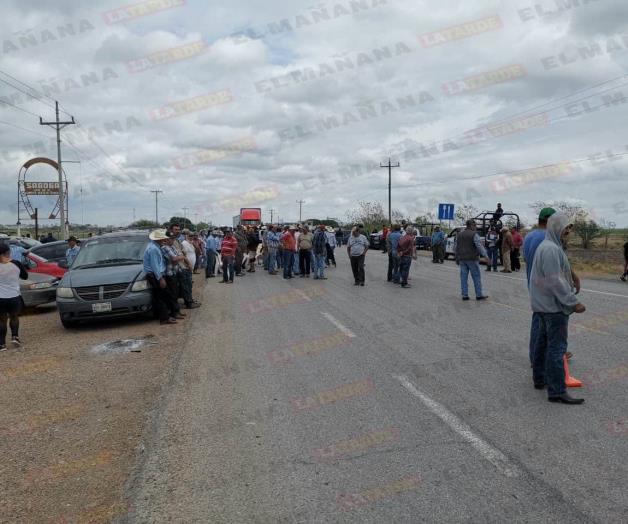 Ignoran acuerdo y campesinos vuelven a bloquear carretera Victoria-Matamoros Ignoran acuerdo y campesinos vuelven a bloquear carretera Victoria-Matamoros