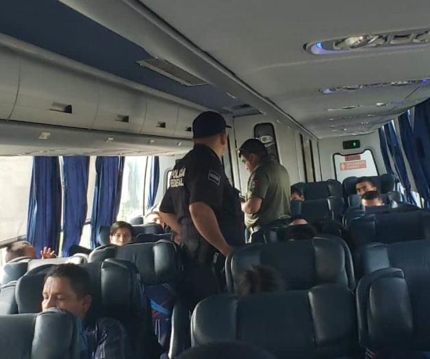 Interceptan a 25 centroamericanos en un Ómnibus Interceptan a 25 centroamericanos en un Ómnibus