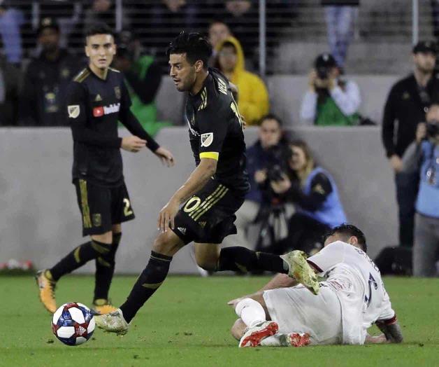 Vela anota ‘hat-trick’ y Los Ángeles aplastan