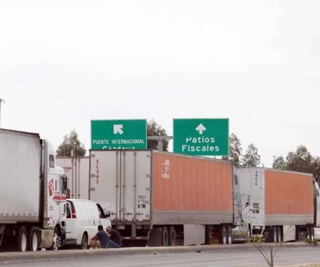 Hasta 16 horas esperan traileros en cruces fronterizos de Ciudad Juárez