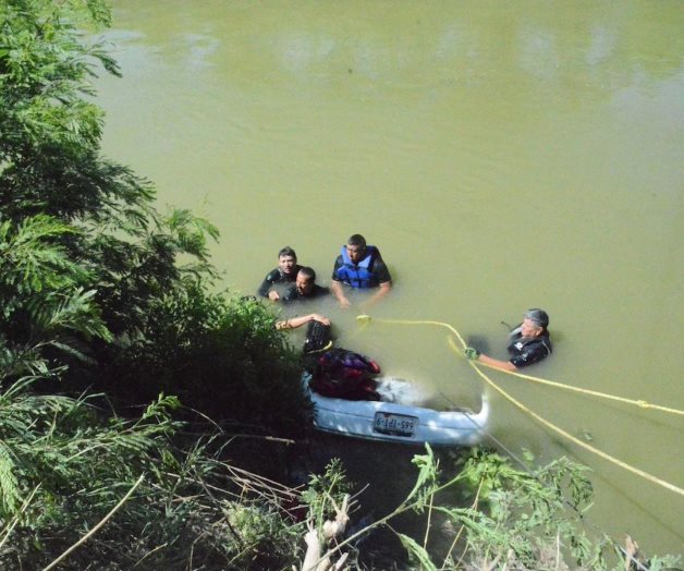 Muere conductor; cae al Rodhe con vehículo Muere conductor; cae al Rodhe con vehículo