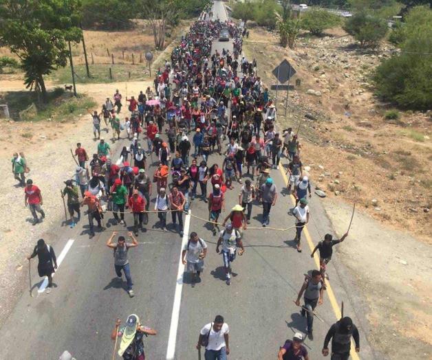 Disuelven caravana; caen 2 mil, huyen mil Disuelven caravana; caen 2 mil, huyen mil