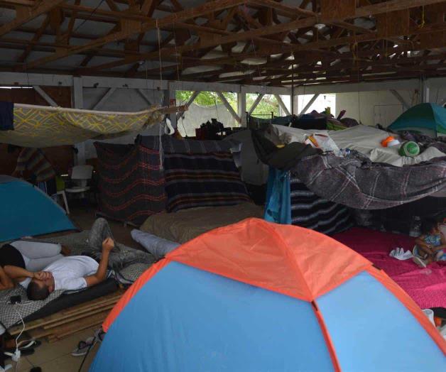 Cubano espera asilo; dejó casa y familia