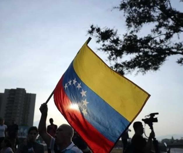 Reaccionan líderes del mundo tras llamado de Guaidó en Venezuela