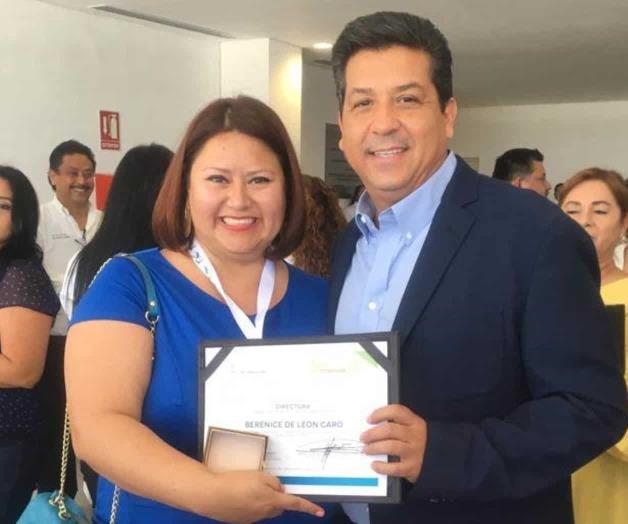 Reconocen a la directora Berenice de León Caro Reconocen a la directora Berenice de León Caro
