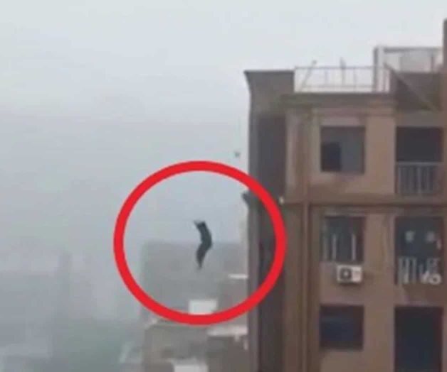 Pierde la vida por una selfie; cae desde la punta de un edificio Pierde la vida por una selfie; cae desde la punta de un edificio