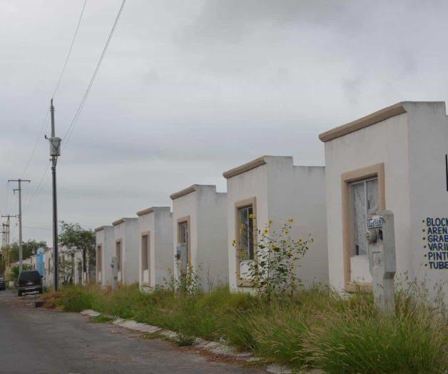 Alertan invasión migrante en viviendas abandonadas. Casas de Infonavit, atractivo botín