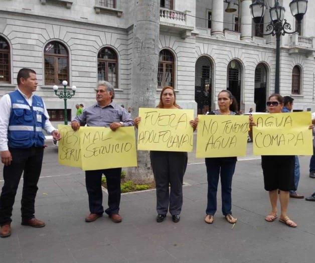 Miles de familias sin agua desde hace mes y medio