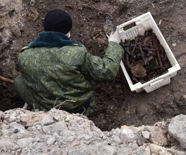 Encuentran fosa con restos de víctimas del Holocausto; los entierran en Bielorrusia