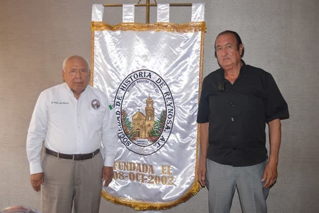 Tienen a cronista de Diaz Ordaz de expositor