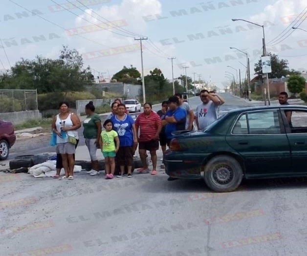 Bloquean calles por falta de agua Bloquean calles por falta de agua