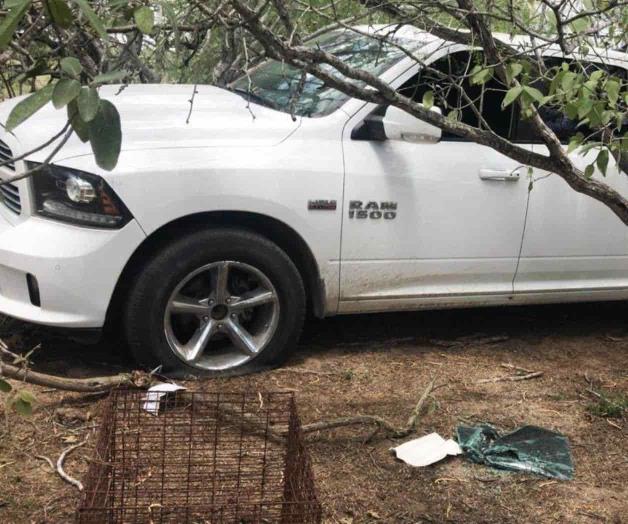 Abandonan dos autos blindados Abandonan dos autos blindados