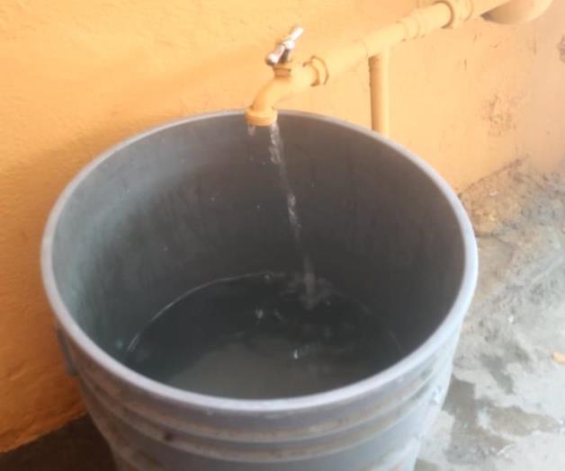 Sufren por baja presión de agua