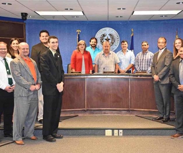 Rinden homenaje  a Alfred H. Ogletree. Realizan solemne acto protocolario