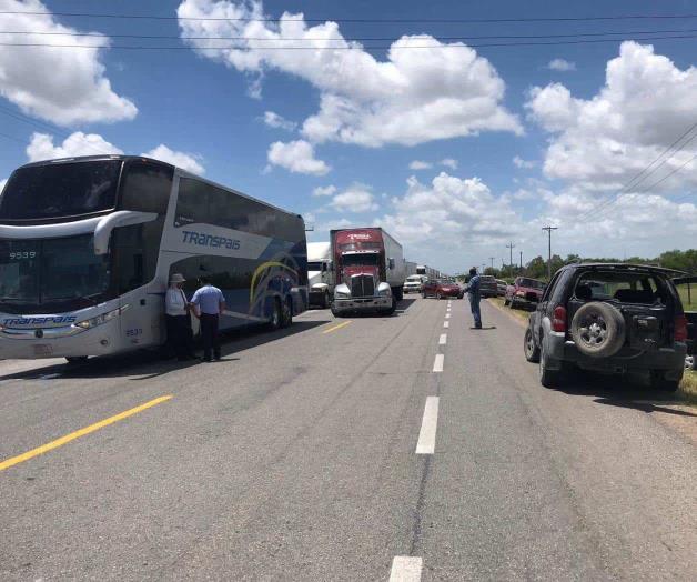 Levantan campesinos bloqueo de carretera Victoria-Matamoros en San Fernando