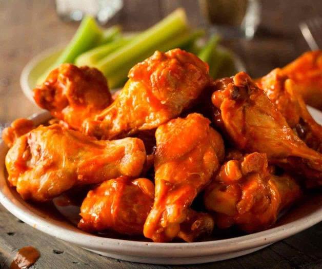 Alitas de pollo, un snack con muuuchas historias detrás