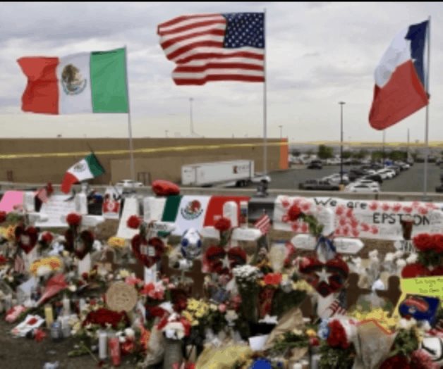Ondea la bandera mexicana en el memorial de El Paso