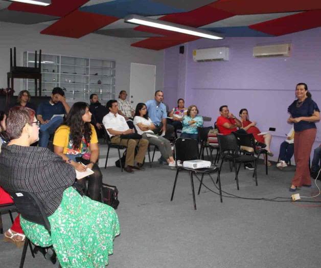 Imparten taller sobre la equidad de género