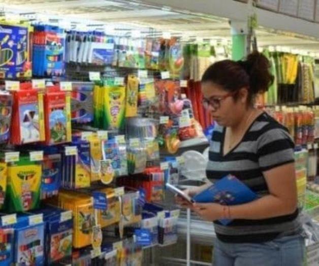 Por las  tarjetas de apoyo, la venta de útiles escolares es lenta