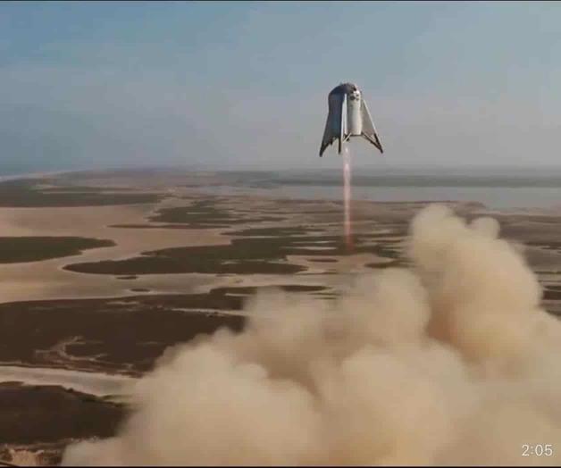 Exitoso lanzamiento de SpaceX, flota 500 pies de alto y aterriza