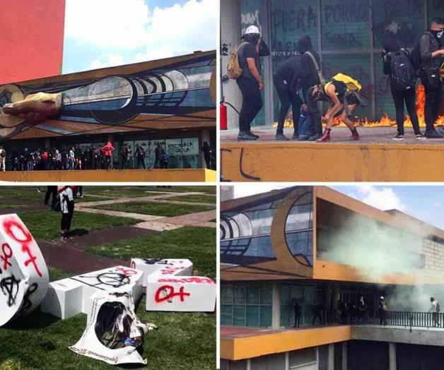 Porros vandalizan Rectoría de UNAM Porros vandalizan Rectoría de UNAM