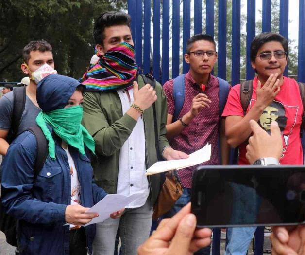 Rechazan estudiantes en UNAM la presencia de Ricardo Anaya