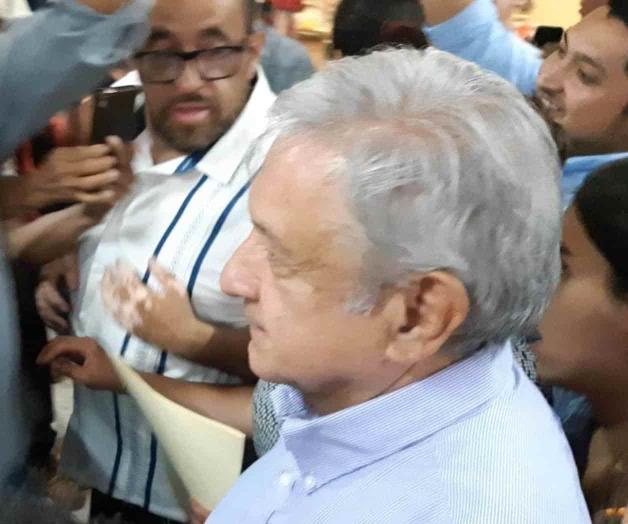 Pasa AMLO por Tampico; “come y se va”