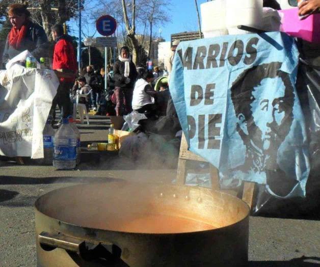Argentina: instalan ollas de comida en reclamo de más ayuda