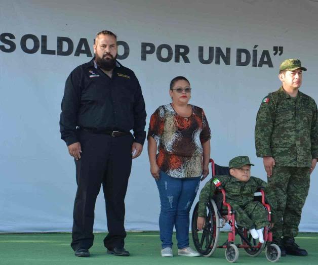 Honran a niño como ‘Soldado por un día’