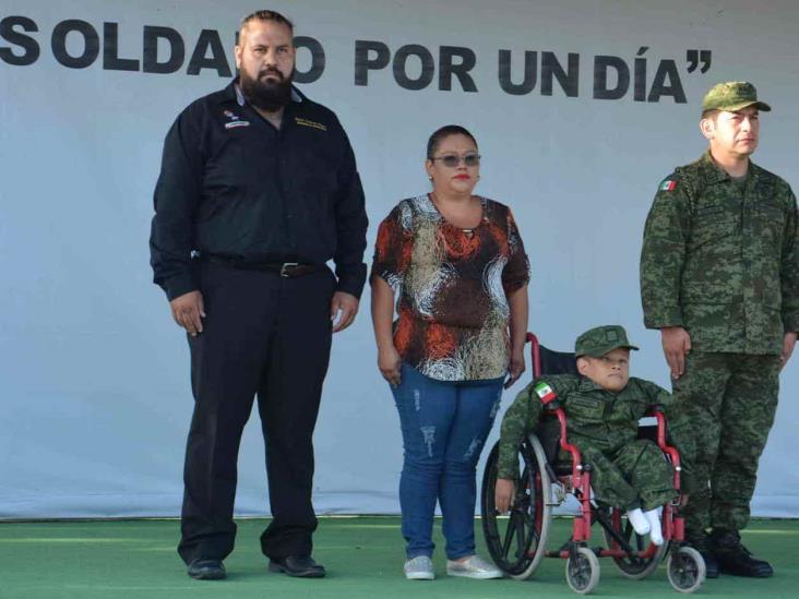Honran a niño como ‘Soldado por un día’ Honran a niño como ‘Soldado por un día’