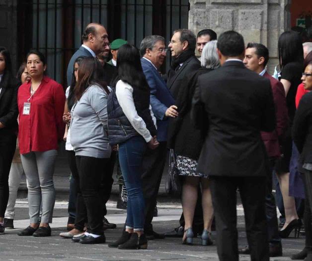 Abandona López Obrador su despacho en Palacio