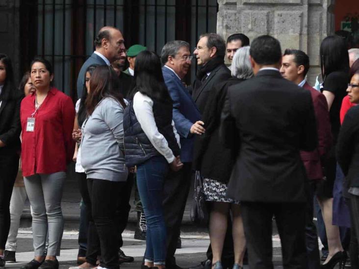 Abandona López Obrador su despacho en Palacio Abandona López Obrador su despacho en Palacio