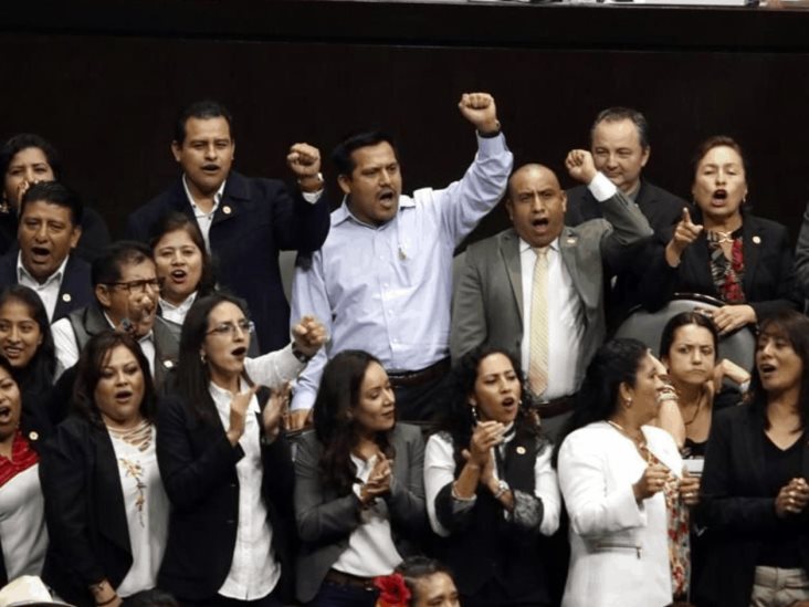 El colmo: CNTE quiere letras de oro en Cámara de Diputados El colmo: CNTE quiere letras de oro en Cámara de Diputados