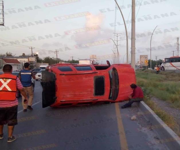 Se amarra llanta delantera y Jeep se da volteretas