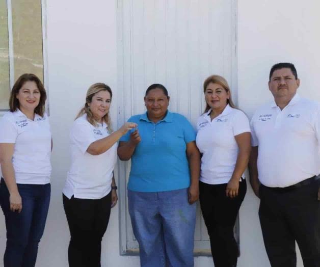 Entrega Lety las llaves de cuartos dormitorios