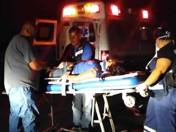 Embiste auto a madre y bebé; viajaban en una motocicleta Embiste auto a madre y bebé; viajaban en una motocicleta