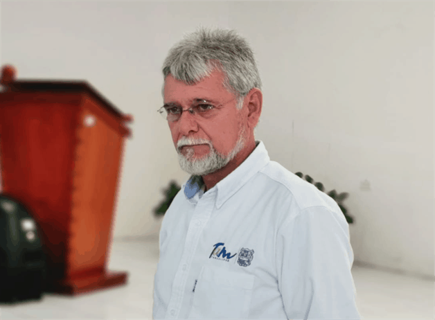 Exponen quejas a director de hospital. Realizan manifestantes protesta pacífica Exponen quejas a director de hospital. Realizan manifestantes protesta pacífica